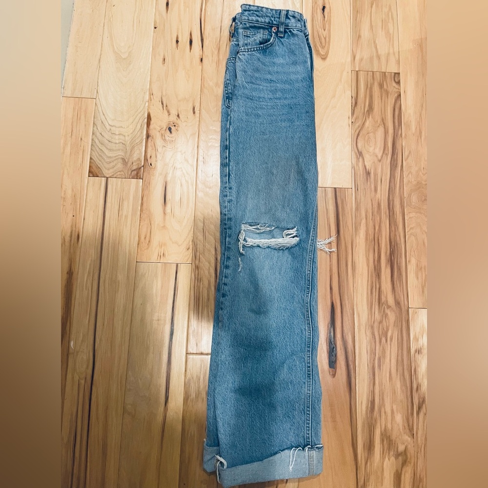 Zara Distressed High Rise Ripped Jeans! - Picture 2 of 4